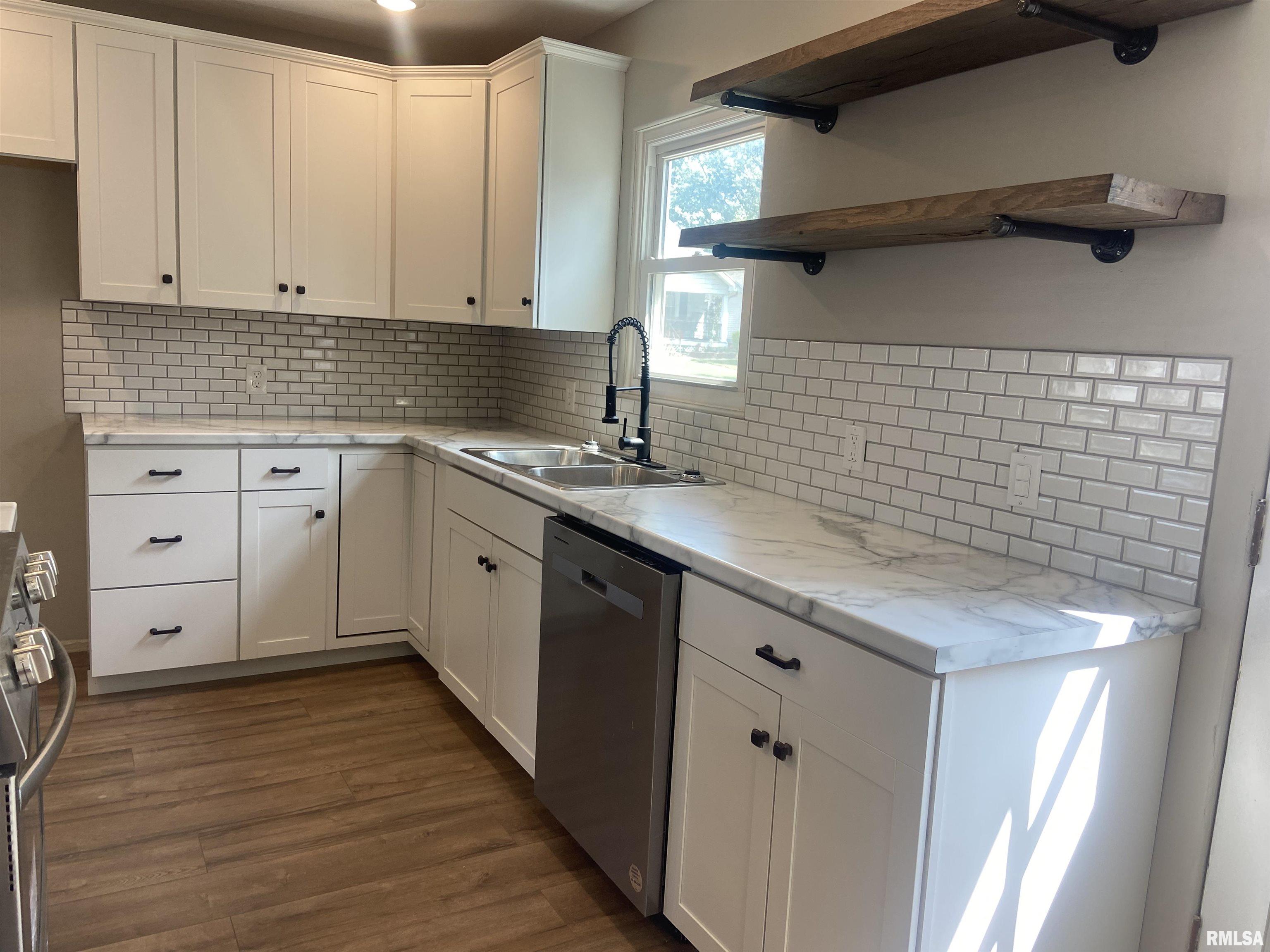 1706 Maple Street Quincy, IL 62301 - Photo 2 of 27