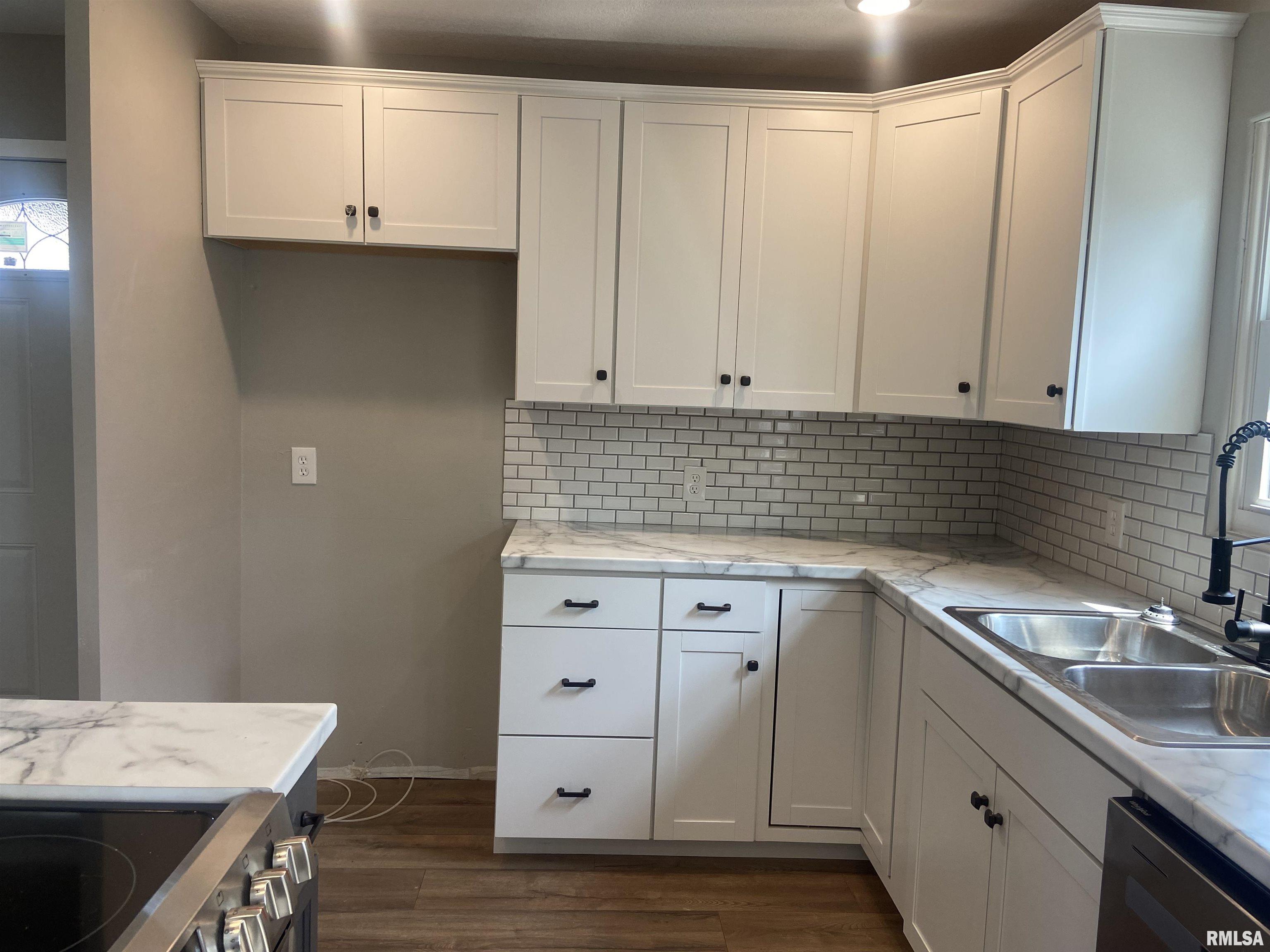 1706 Maple Street Quincy, IL 62301 - Photo 3 of 27