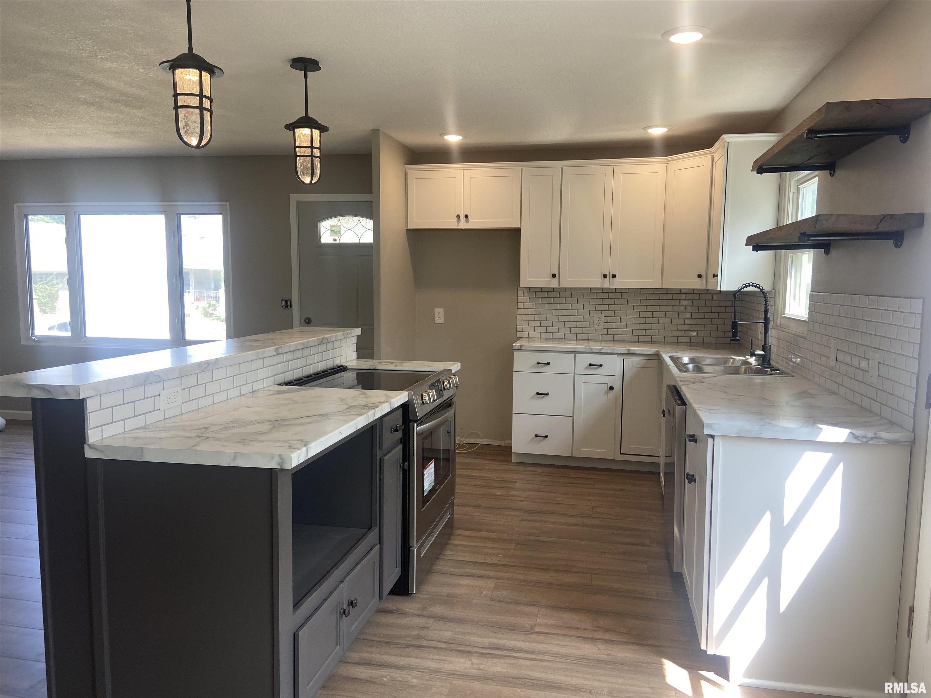 1706 Maple Street Quincy, IL 62301 - Photo 4 of 27