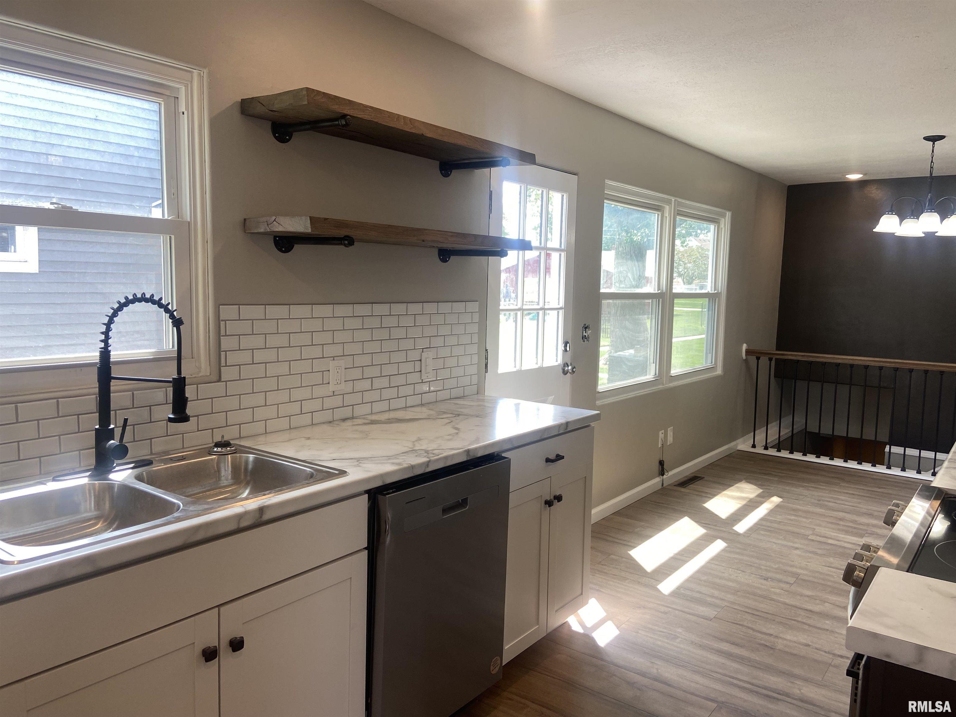 1706 Maple Street Quincy, IL 62301 - Photo 7 of 27