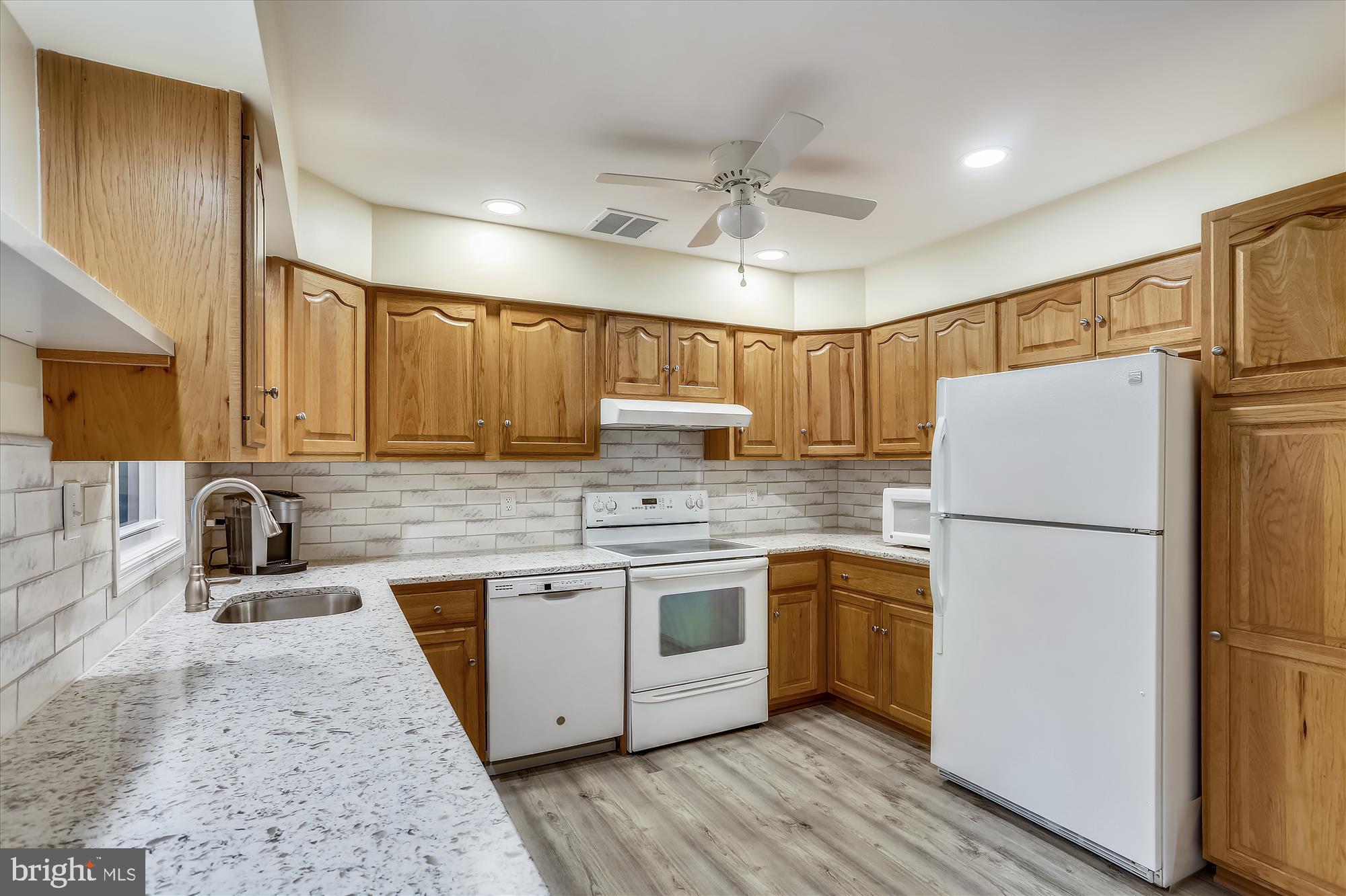 8432 Geneva Road Pasadena, MD 21122 - Photo 8 of 33 Kitchen