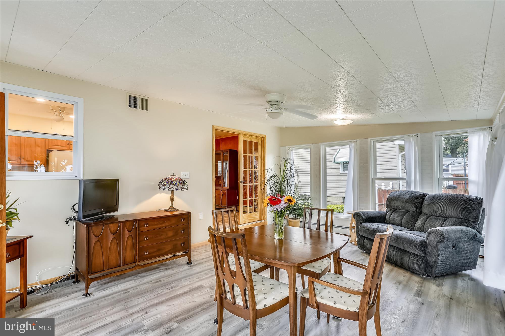 8432 Geneva Road Pasadena, MD 21122 - Photo 10 of 33 SunRoom