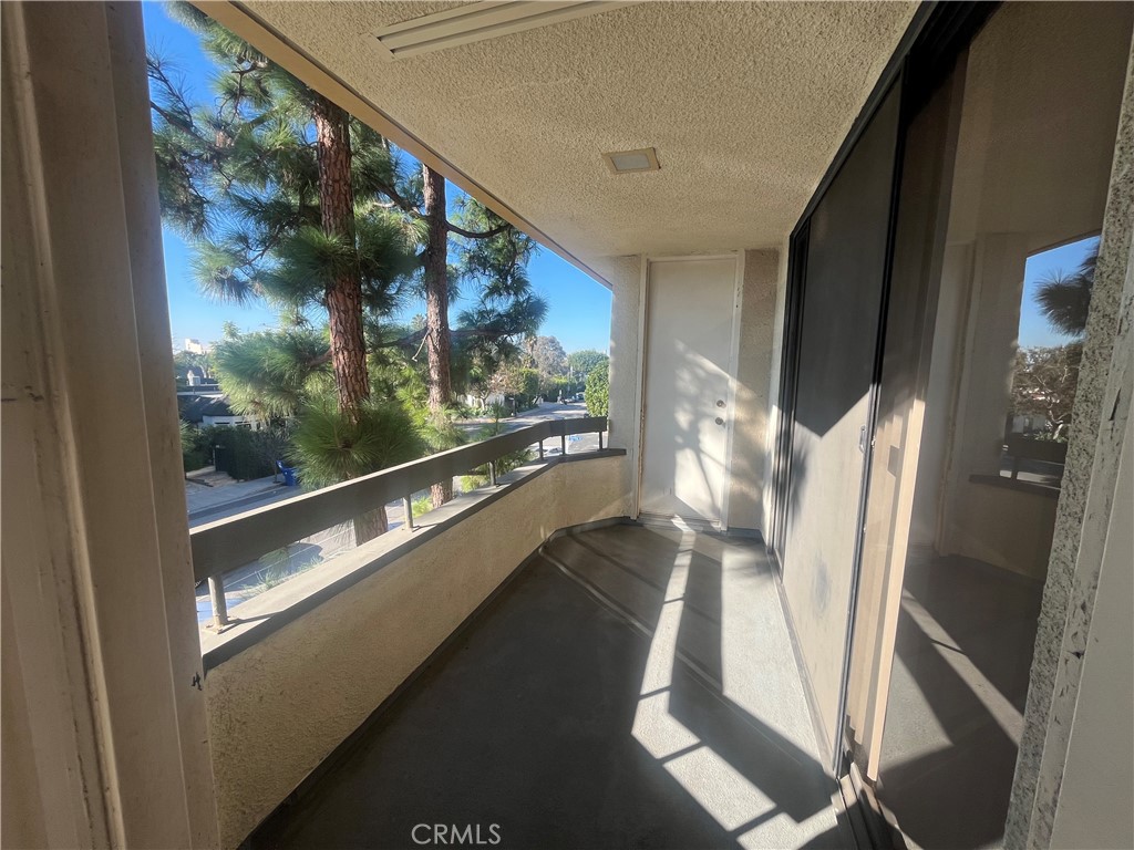 750 Spaulding Avenue, Unit 237 Los Angeles, CA 90036 - Photo 4 of 21