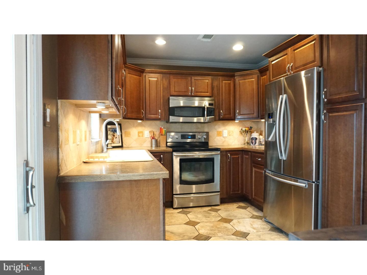 29 Prunewood Road Levittown, PA 19056 - Photo 8 of 19 Gallery Image 8