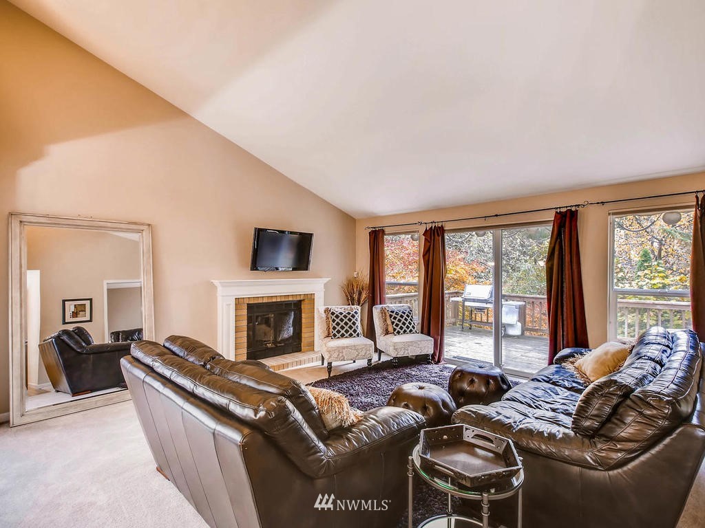 18449 135th Place Southeast Renton, WA 98058 - Photo 5 of 25 Gallery Image 5
