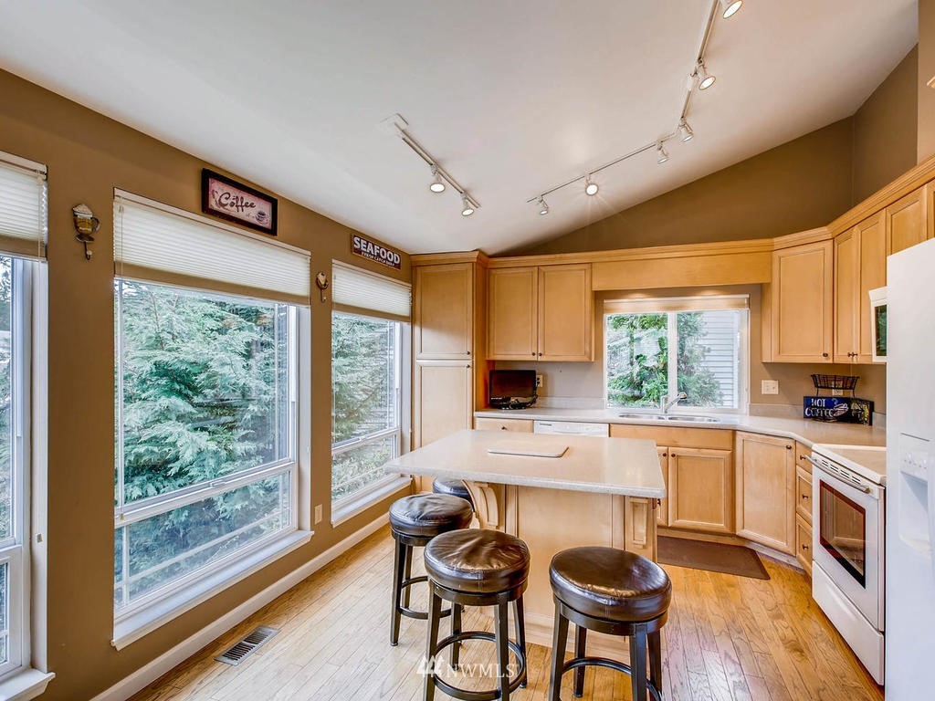 18449 135th Place Southeast Renton, WA 98058 - Photo 9 of 25 Gallery Image 9