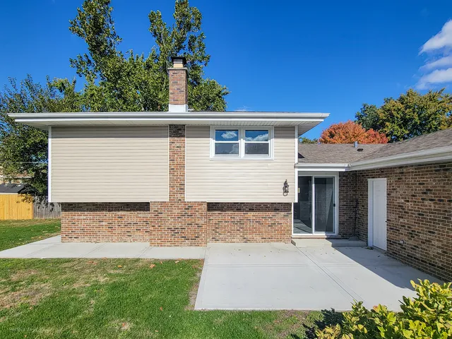 front view of house with a yard