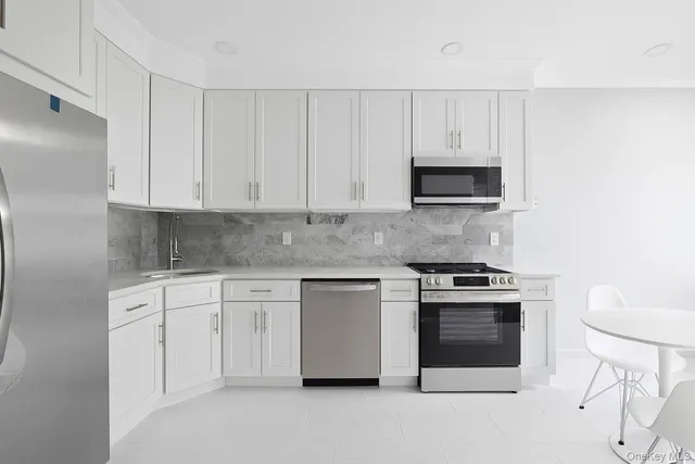 $535,000 | 18 Brookville Way, Manorville, NY 11949