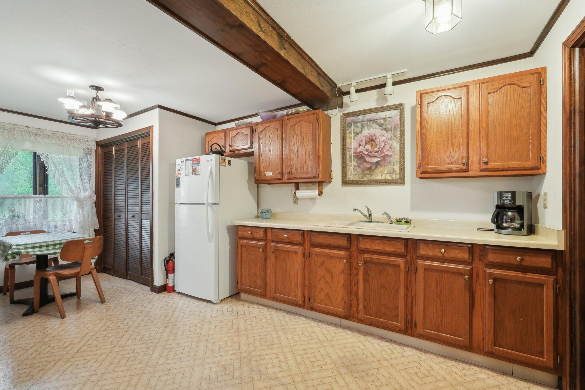 954 North Dousman Road Summit, WI 53066 - Photo 26 of 80 Kitchen