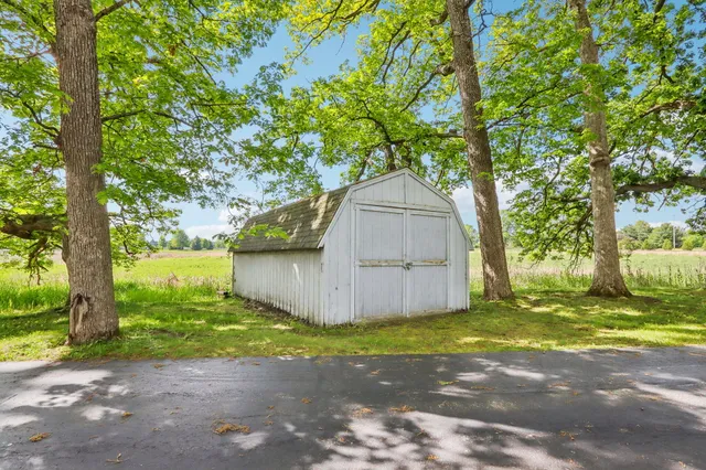 $549,900 | 954 North Dousman Road, Summit, WI 53066