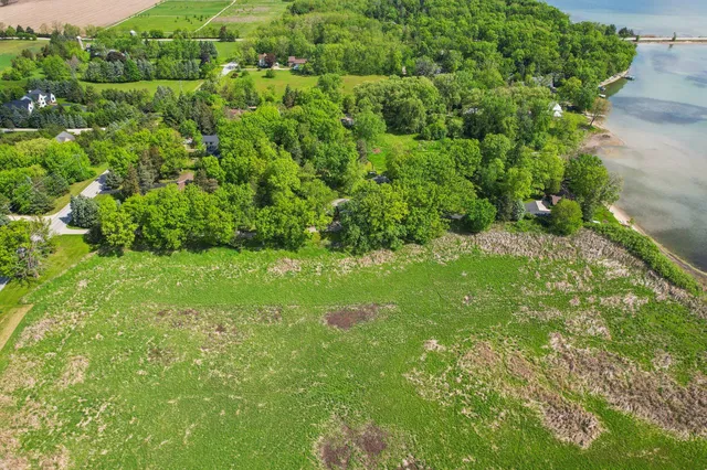 $549,900 | 954 North Dousman Road, Summit, WI 53066