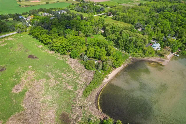 $549,900 | 954 North Dousman Road, Summit, WI 53066