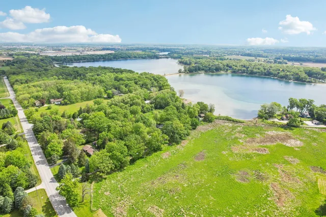 $549,900 | 954 North Dousman Road, Summit, WI 53066