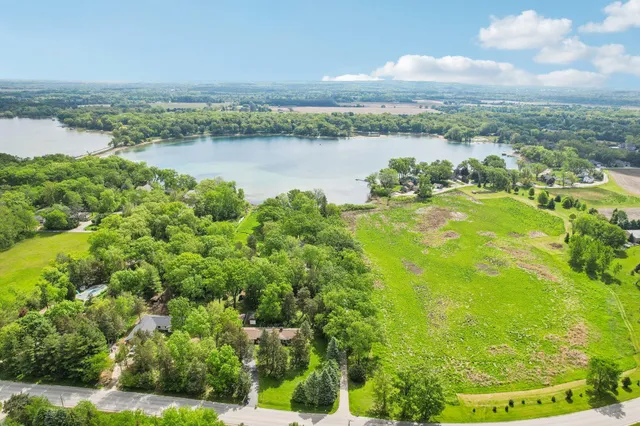 $549,900 | 954 North Dousman Road, Summit, WI 53066