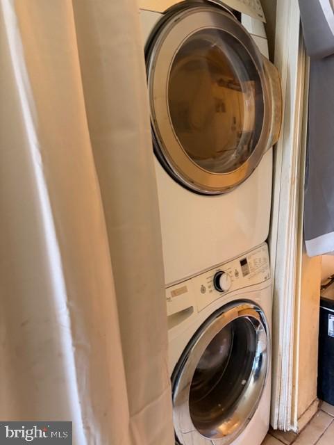 109 Swiss Gap Road, Unit 41 Upper Marlboro, MD 20774 - Photo 7 of 11 a utility room with dryer and washer