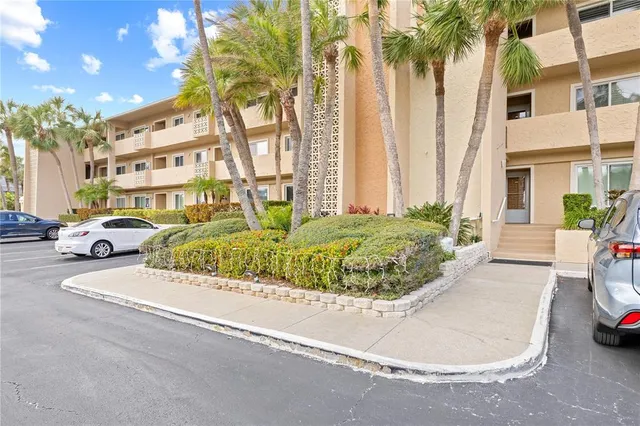 $849,000 | 3400 Gulf Boulevard, Unit 105, Belleair Beach, FL 33786