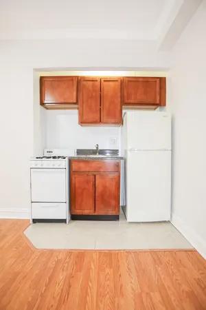 $1,100 | 6165 North Winthrop Avenue, Unit 609, Chicago, IL 60660