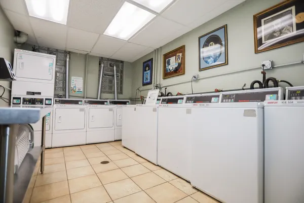 $1,100 | 6165 North Winthrop Avenue, Unit 609, Chicago, IL 60660