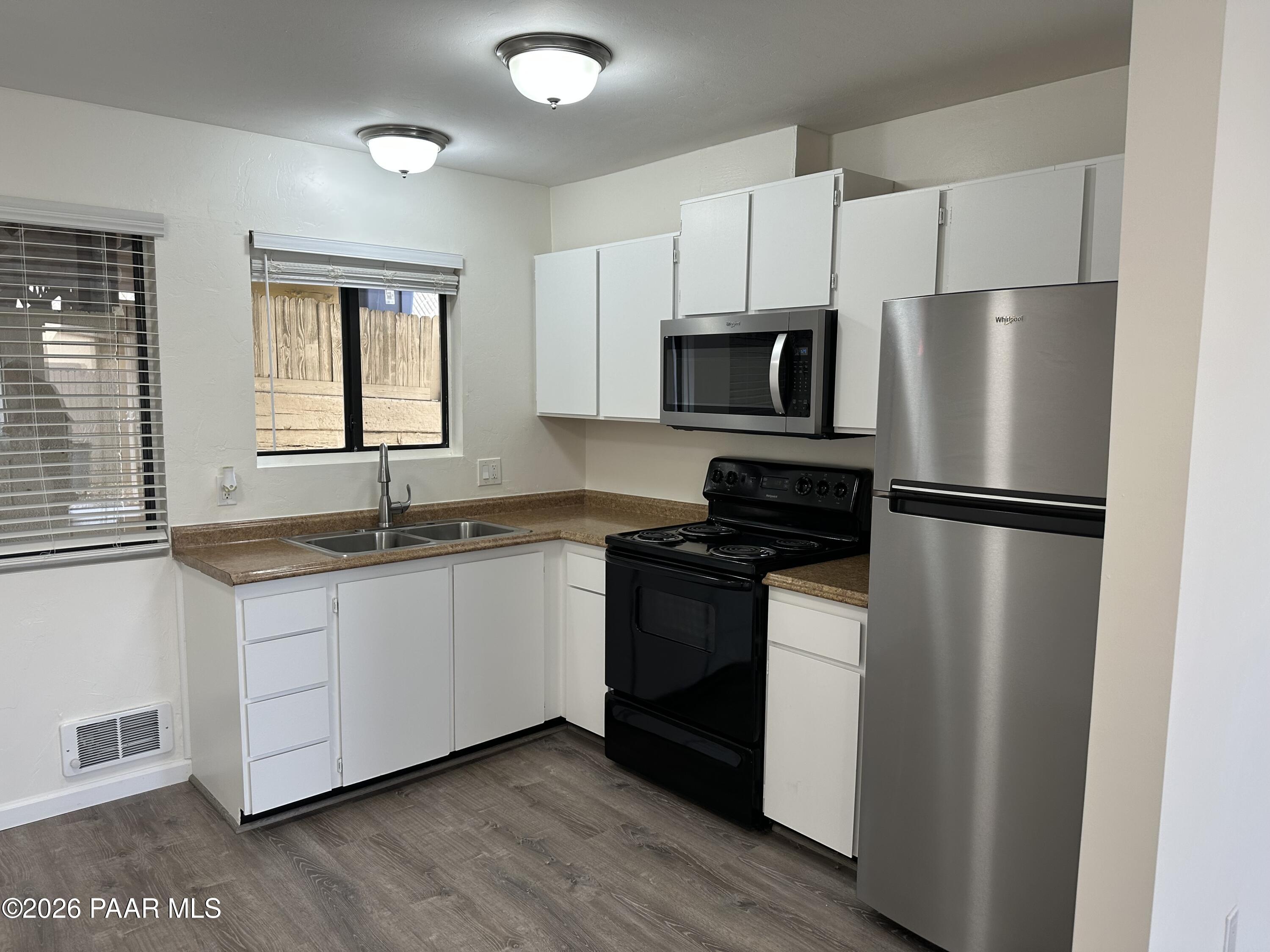 609 East Goodwin Street Prescott, AZ 86303 - Photo 26 of 40 Unit B Kitchen