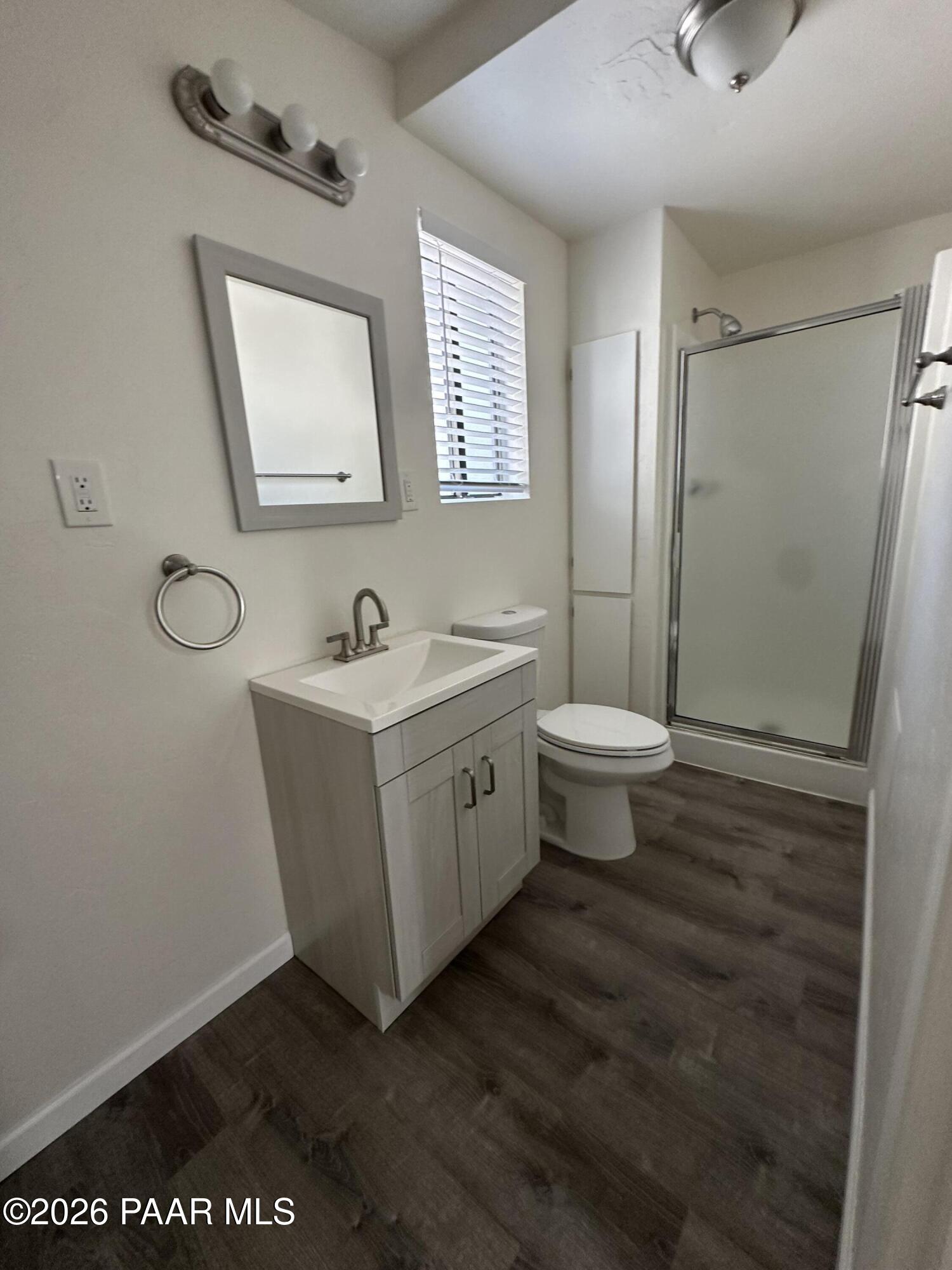 609 East Goodwin Street Prescott, AZ 86303 - Photo 10 of 40 Main House Primary Bathroom