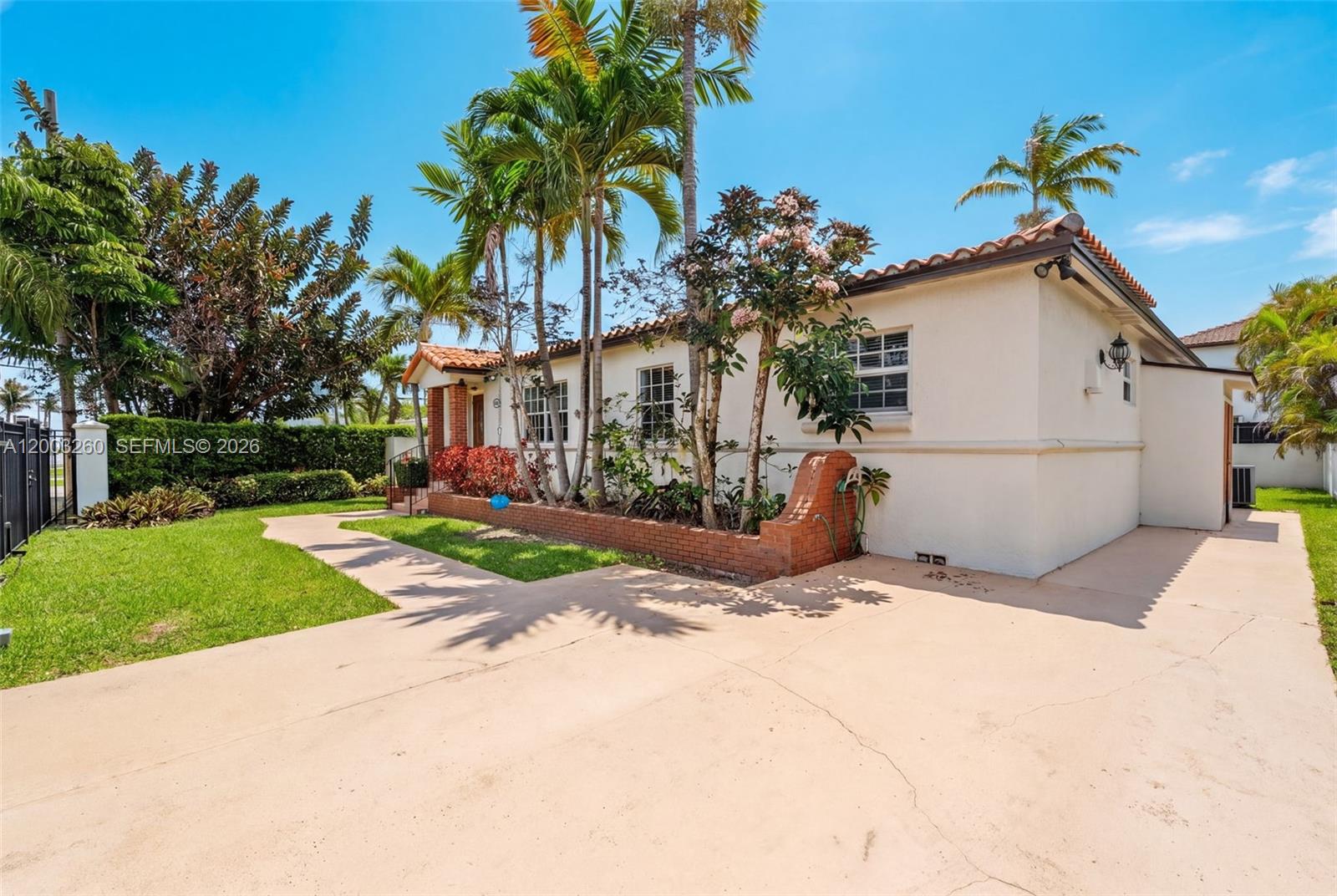 9000 Southwest 40th Terrace Miami, FL 33165 - Photo 2 of 23 front view of house with a yard and potted plants