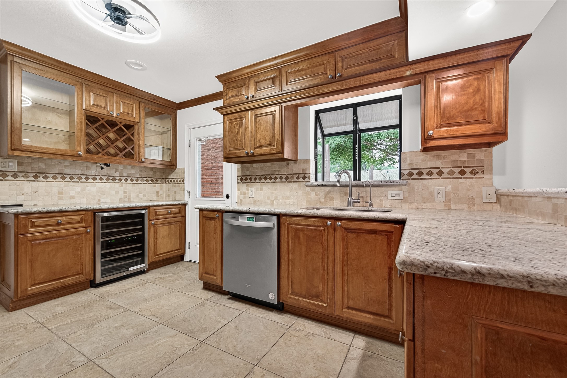 5422 Hummingbird Street Houston, TX 77096 - Photo 4 of 46