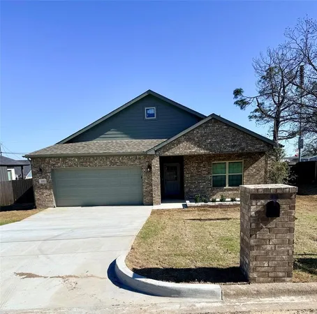 $415,000 | 1403 Jefferson Street, Bowie, TX 76230