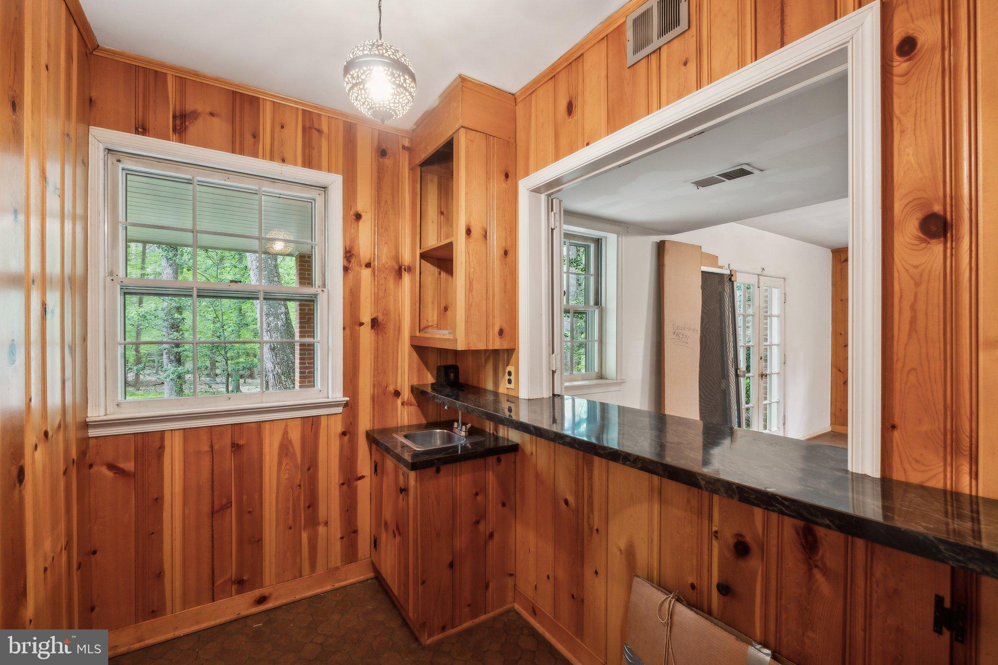 7604 Hackamore Drive Potomac, MD 20854 - Photo 34 of 56 Wet bar