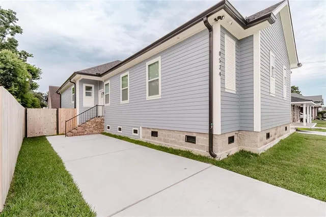 $419,000 | 8532 Regiment Drive, Chalmette, LA 70043