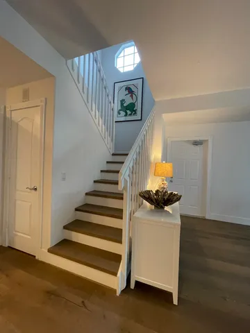 a view of entryway and kitchen