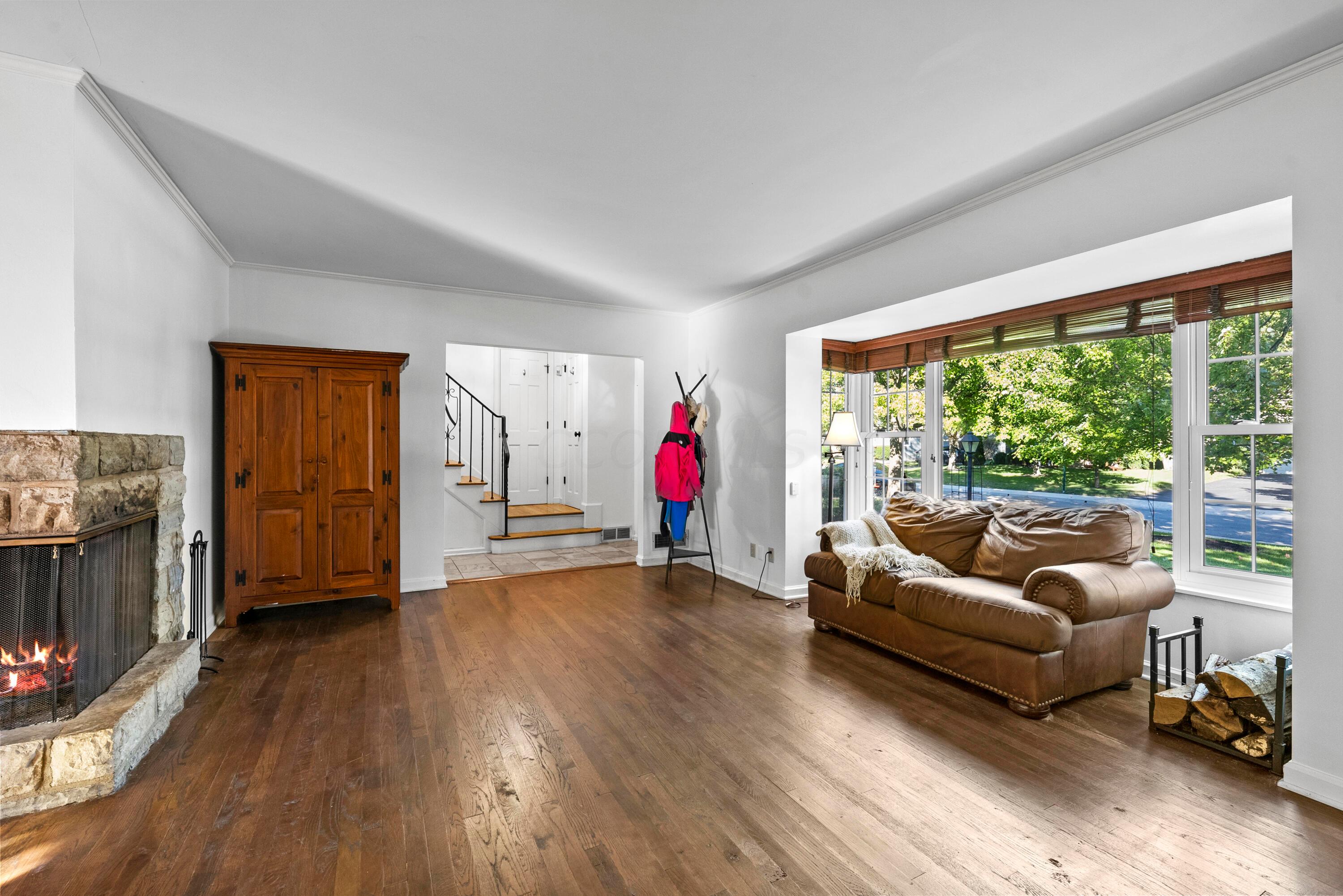 2561 Chester Road Upper Arlington, OH 43221 - Photo 6 of 38 Living Room