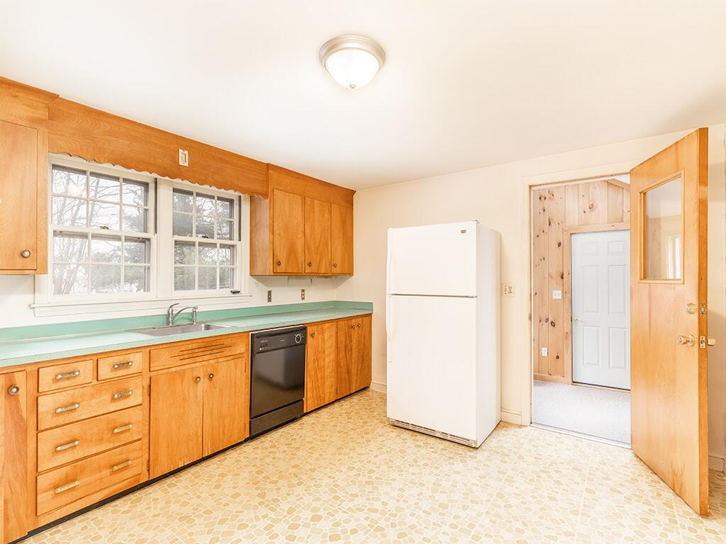 161 Wayside Road Portland, ME 04102 - Photo 6 of 24 161 Wayside Kitchen 3