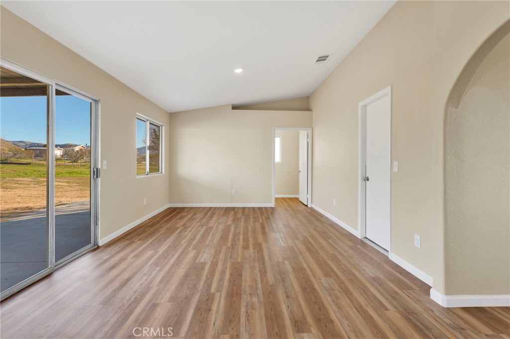 24726 Cahuilla Road Apple Valley, CA 92307 - Photo 12 of 41