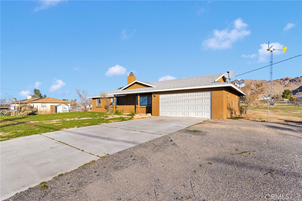 24726 Cahuilla Road Apple Valley, CA 92307 - Photo 3 of 41