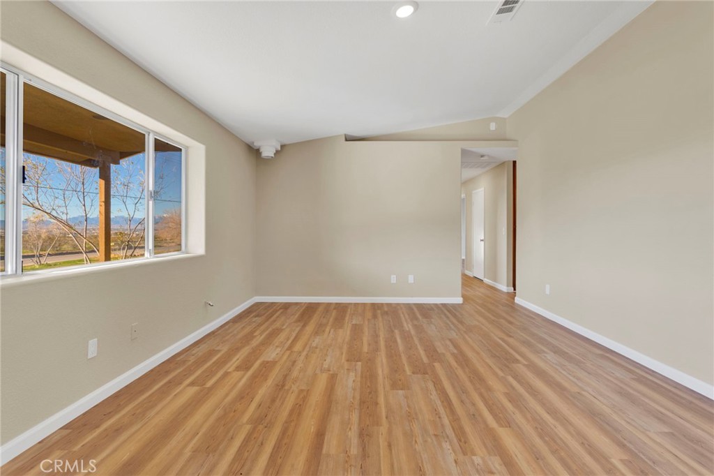 24726 Cahuilla Road Apple Valley, CA 92307 - Photo 9 of 41