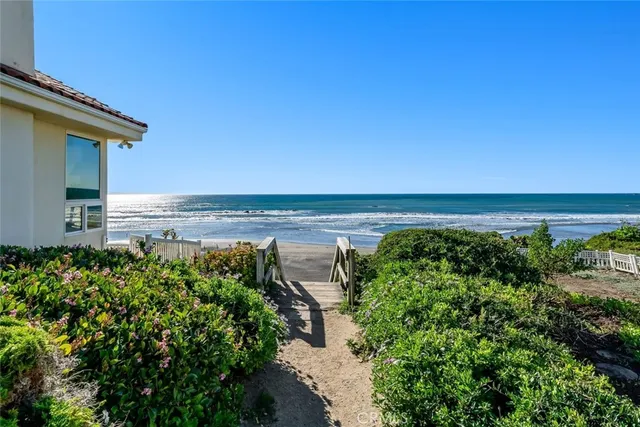 $1,700,000 | 29 11th Street, Cayucos, CA 93430