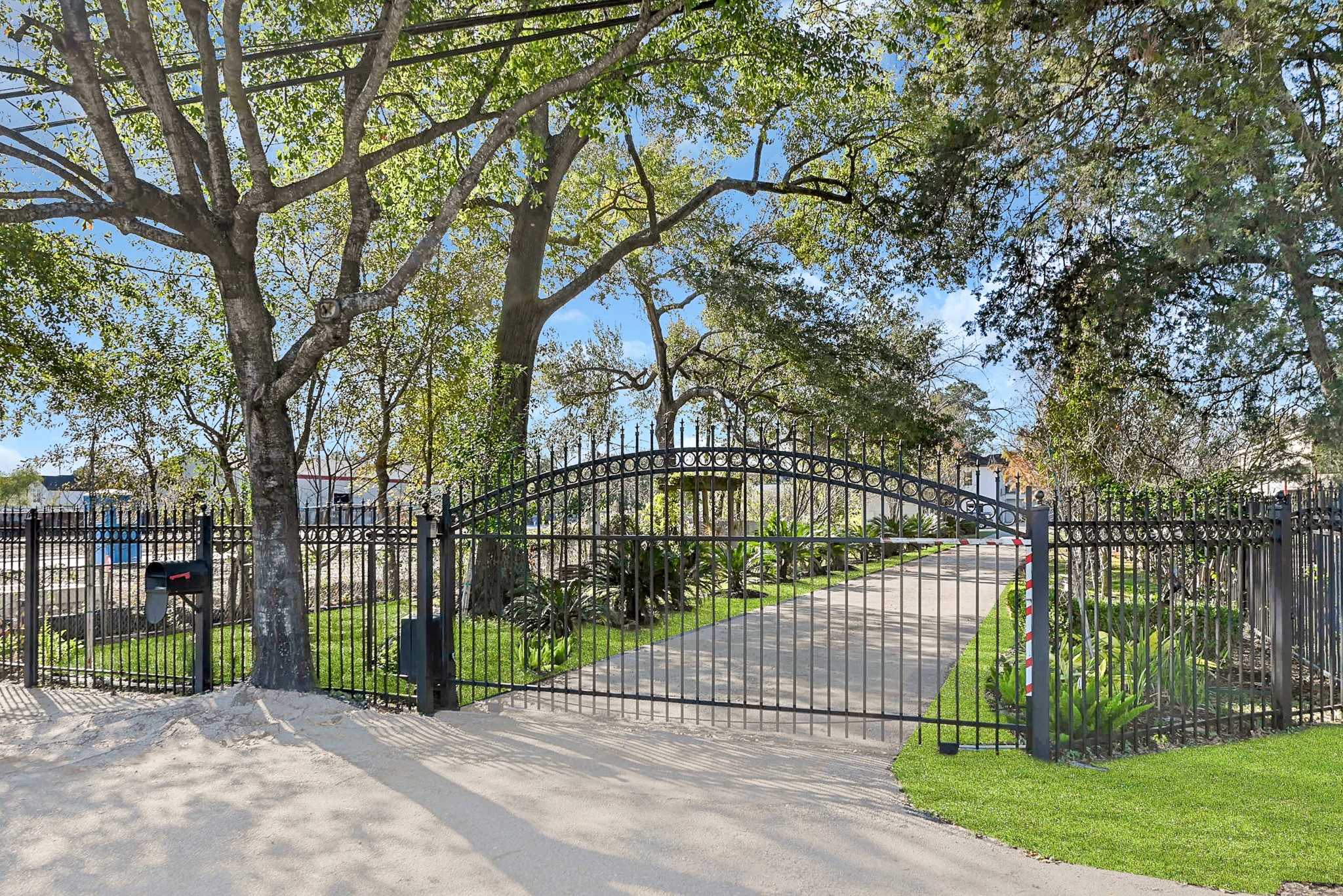 1959 Knoll Street Houston, TX 77080 - Photo 2 of 22