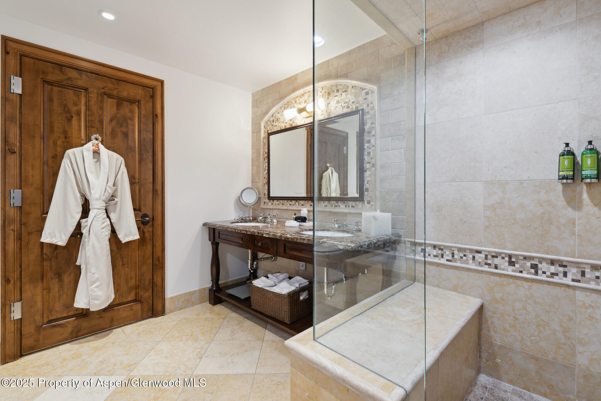 415 East Dean St Unit 15 Week 33 Aspen, CO 81611 - Photo 15 of 30 15BBathroom