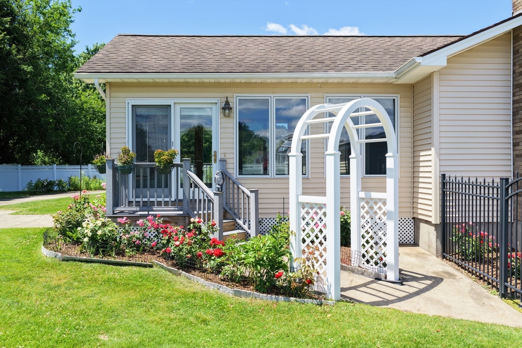 169 Country Road Agawam, MA 01001 - Photo 3 of 41