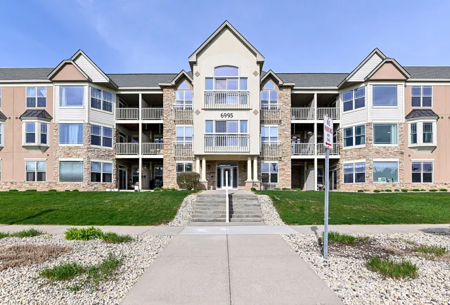 $235,500 | 6995 South Riverwood Boulevard, Unit 210, Franklin, WI 53132