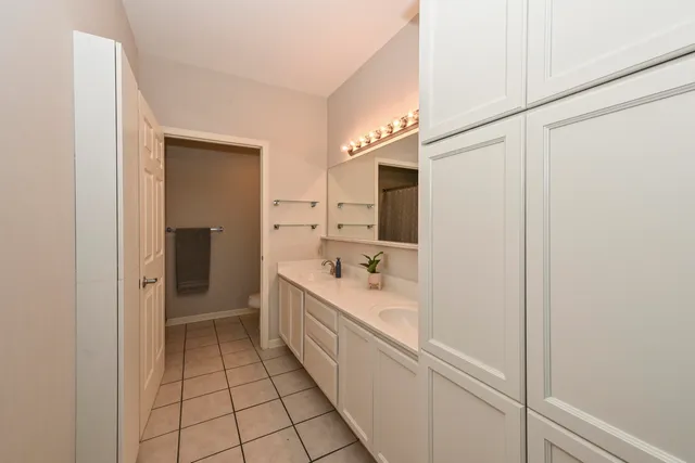 $235,500 | 6995 South Riverwood Boulevard, Unit 210, Franklin, WI 53132