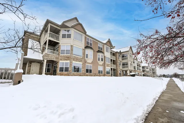 $235,500 | 6995 South Riverwood Boulevard, Unit 210, Franklin, WI 53132