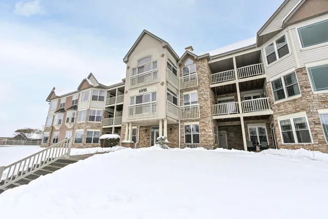 $235,500 | 6995 South Riverwood Boulevard, Unit 210, Franklin, WI 53132
