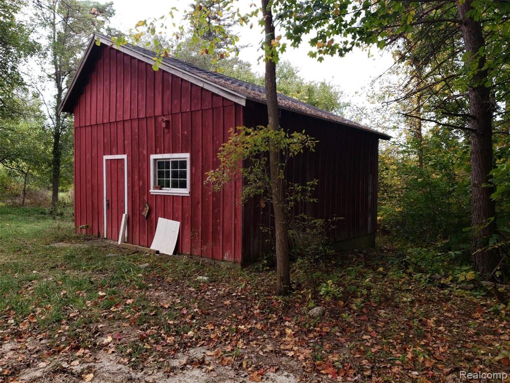 2497 North Lapeer Road Lapeer, MI 48446 - Photo 4 of 57