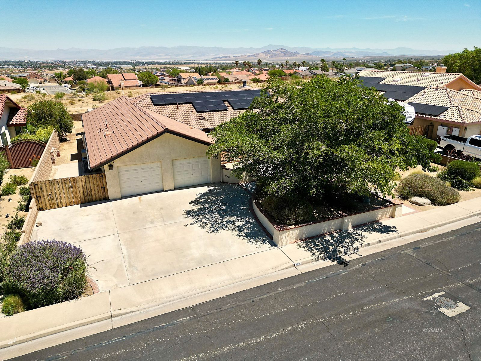 128 West Cielo Avenue Ridgecrest, CA 93555 - Photo 2 of 50