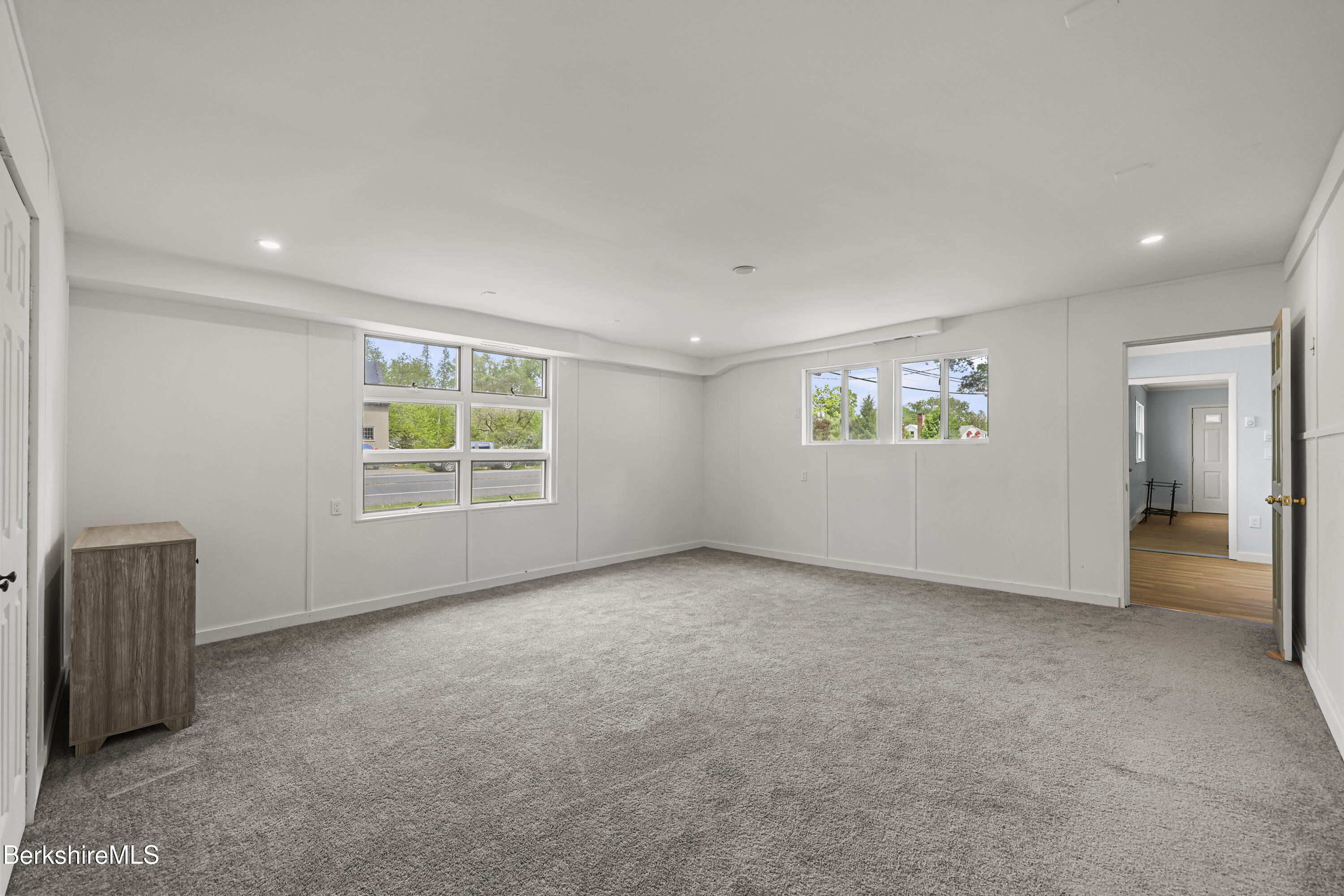 689 North Main Street Sheffield, MA 01257 - Photo 17 of 24 85 Living Room