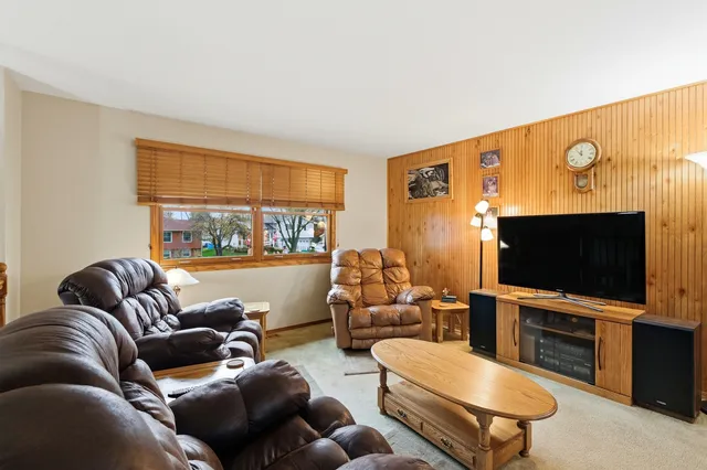 $379,900 | 1688 President Street, Glendale Heights, IL 60139