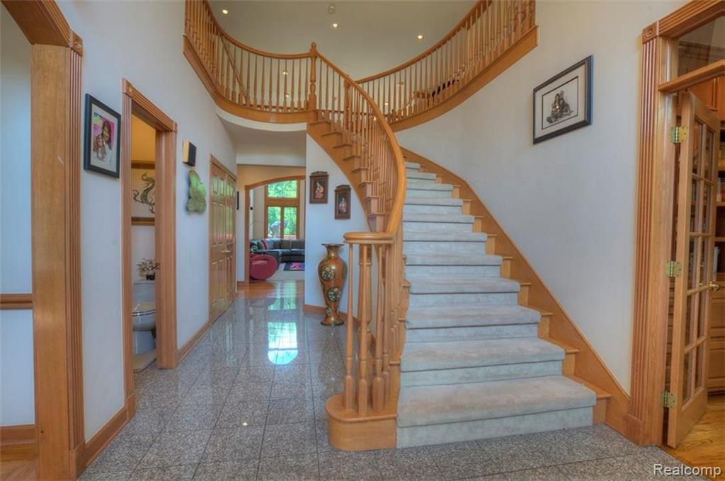 3734 Heron Ridge Drive Rochester Hills, MI 48309 - Photo 2 of 40