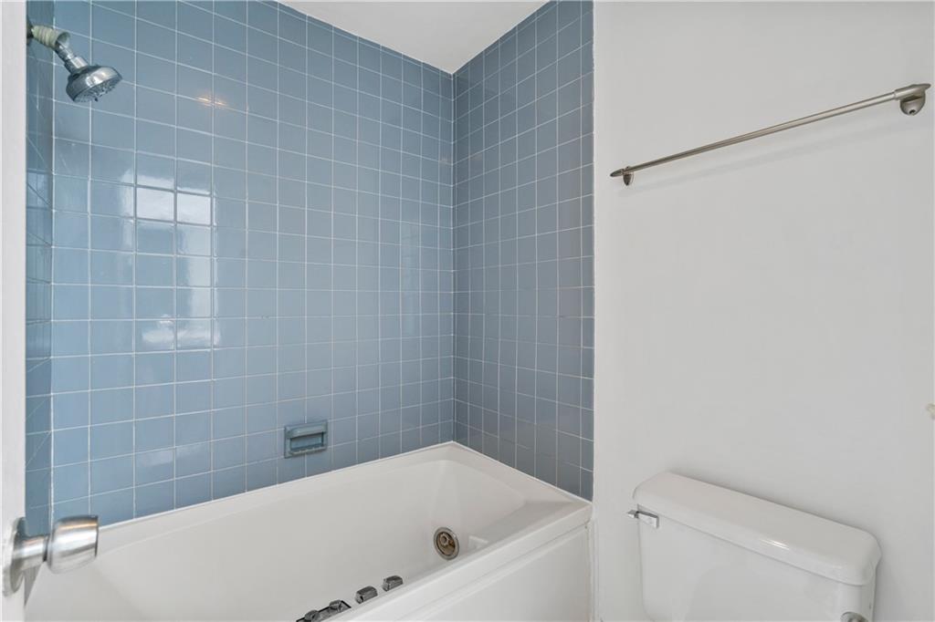 675 College Street, Unit A Pittsburgh, PA 15232 - Photo 21 of 28 a bathroom with a bathtub