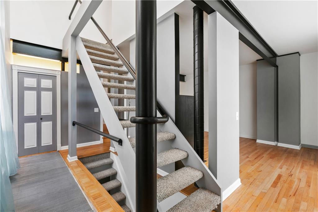 675 College Street, Unit A Pittsburgh, PA 15232 - Photo 3 of 28 a view of an entryway